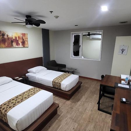 Dg Grami Hotel Paranaque City Buitenkant foto