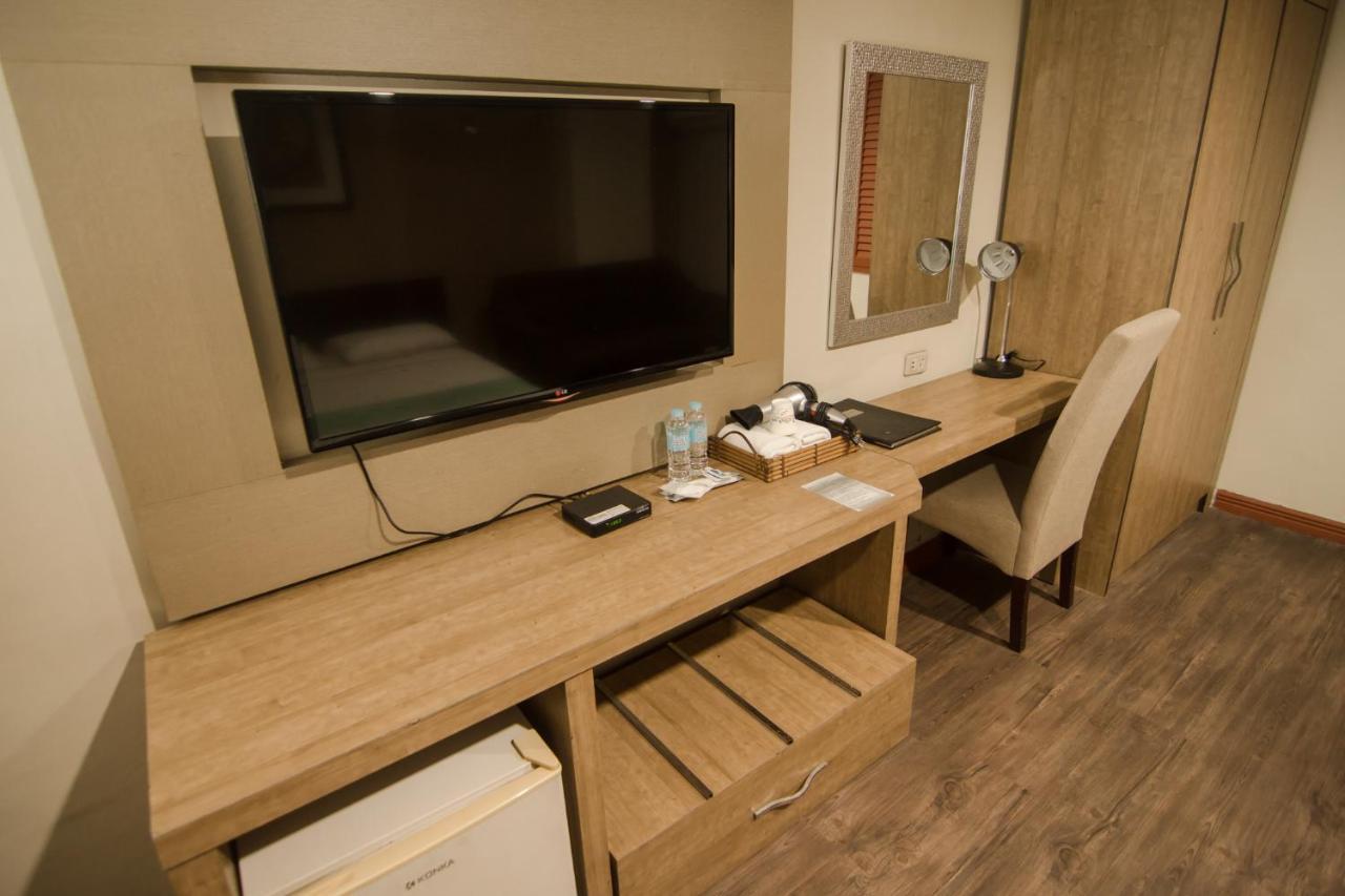 Dg Grami Hotel Paranaque City Buitenkant foto