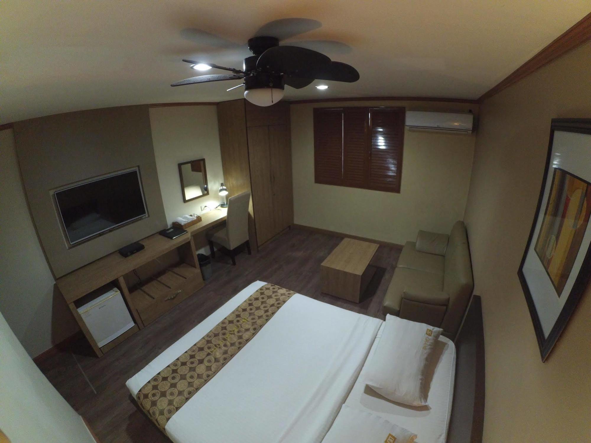 Dg Grami Hotel Paranaque City Buitenkant foto